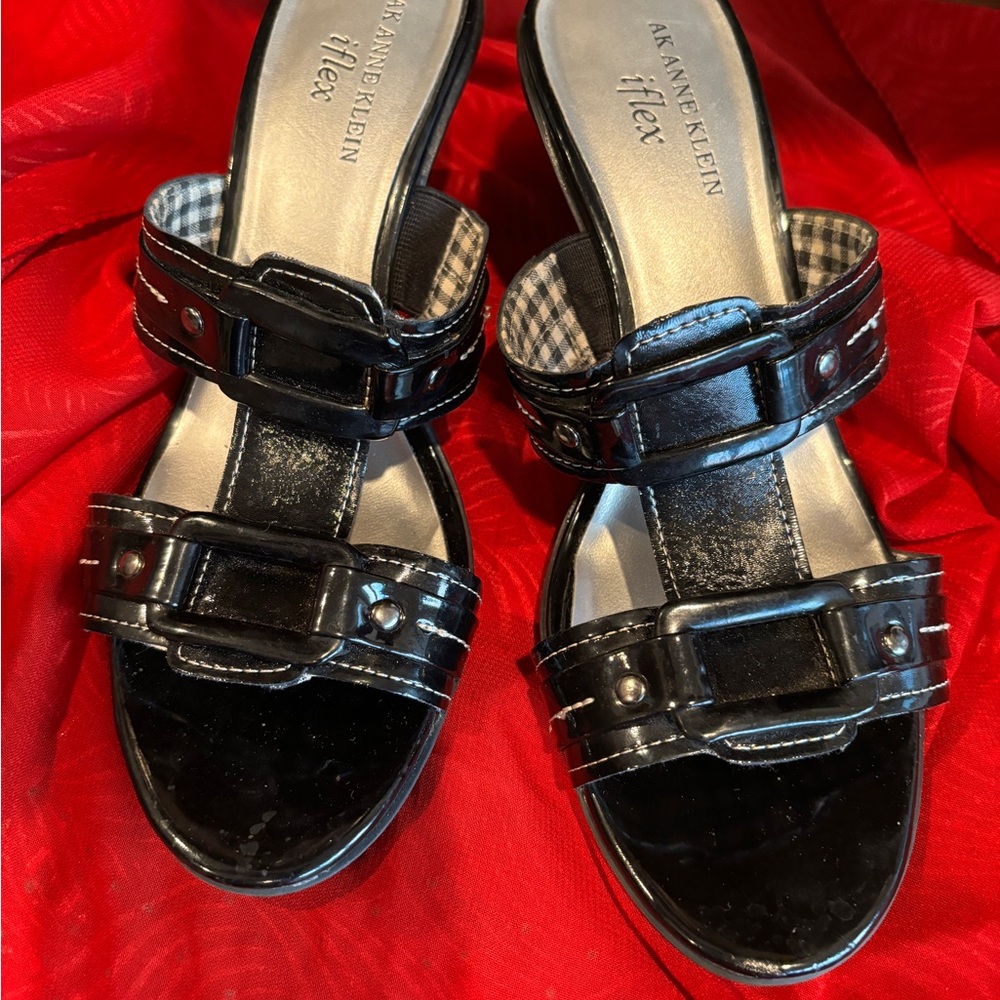 NWOT-- ANNE KLEIN SANDALS